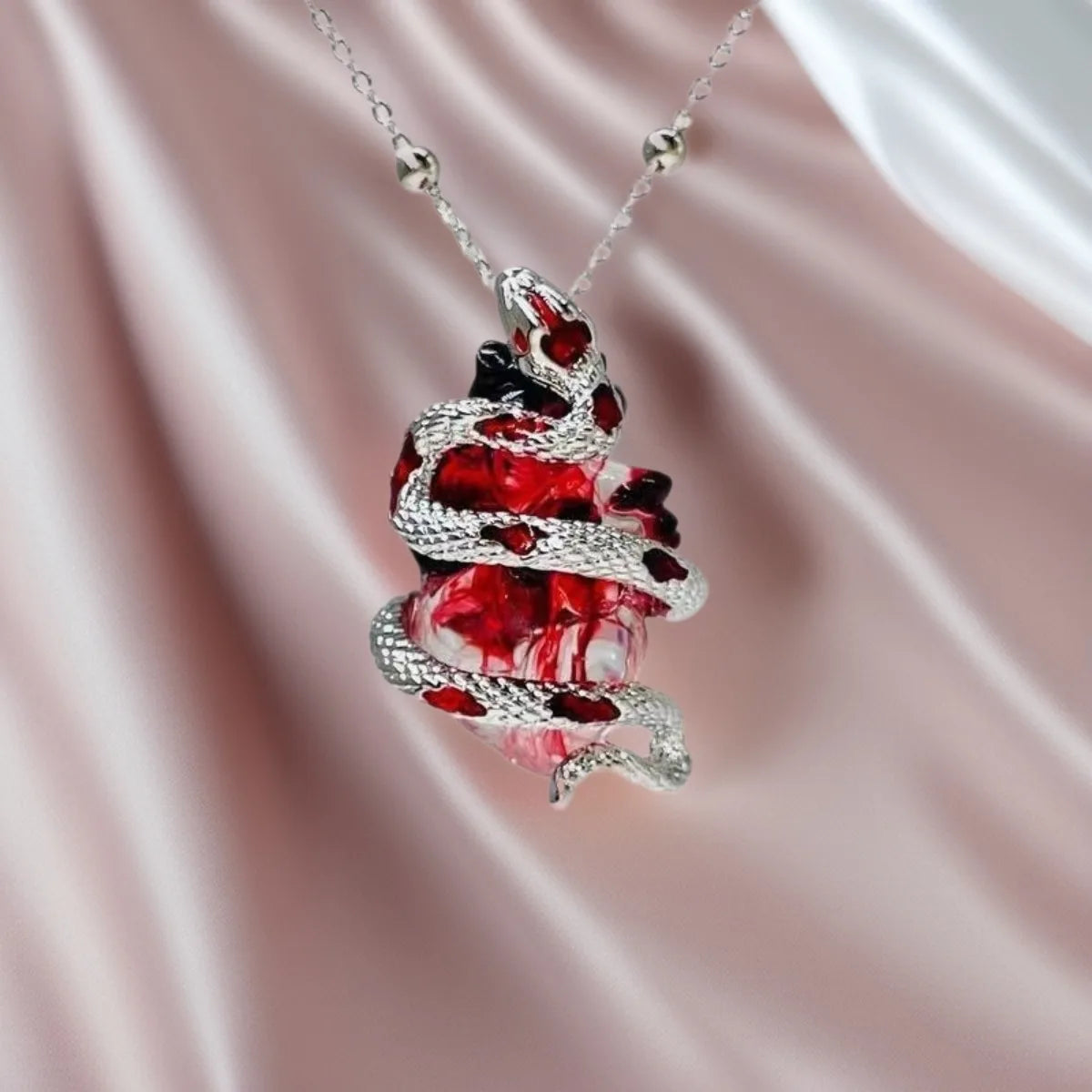 menschliches-herz-kette-anatomisch