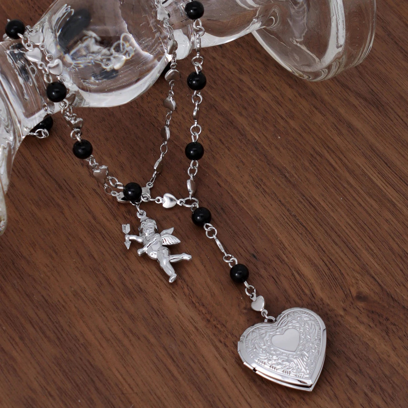 heart-locket-necklace-with-2-pictures-inside