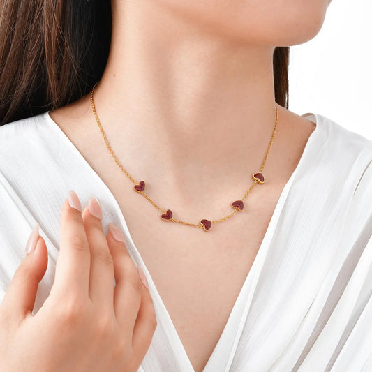 Goldene Kette Mit Rotem Herz