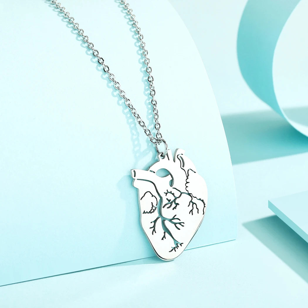 anatomisches-herz-halskette-gold