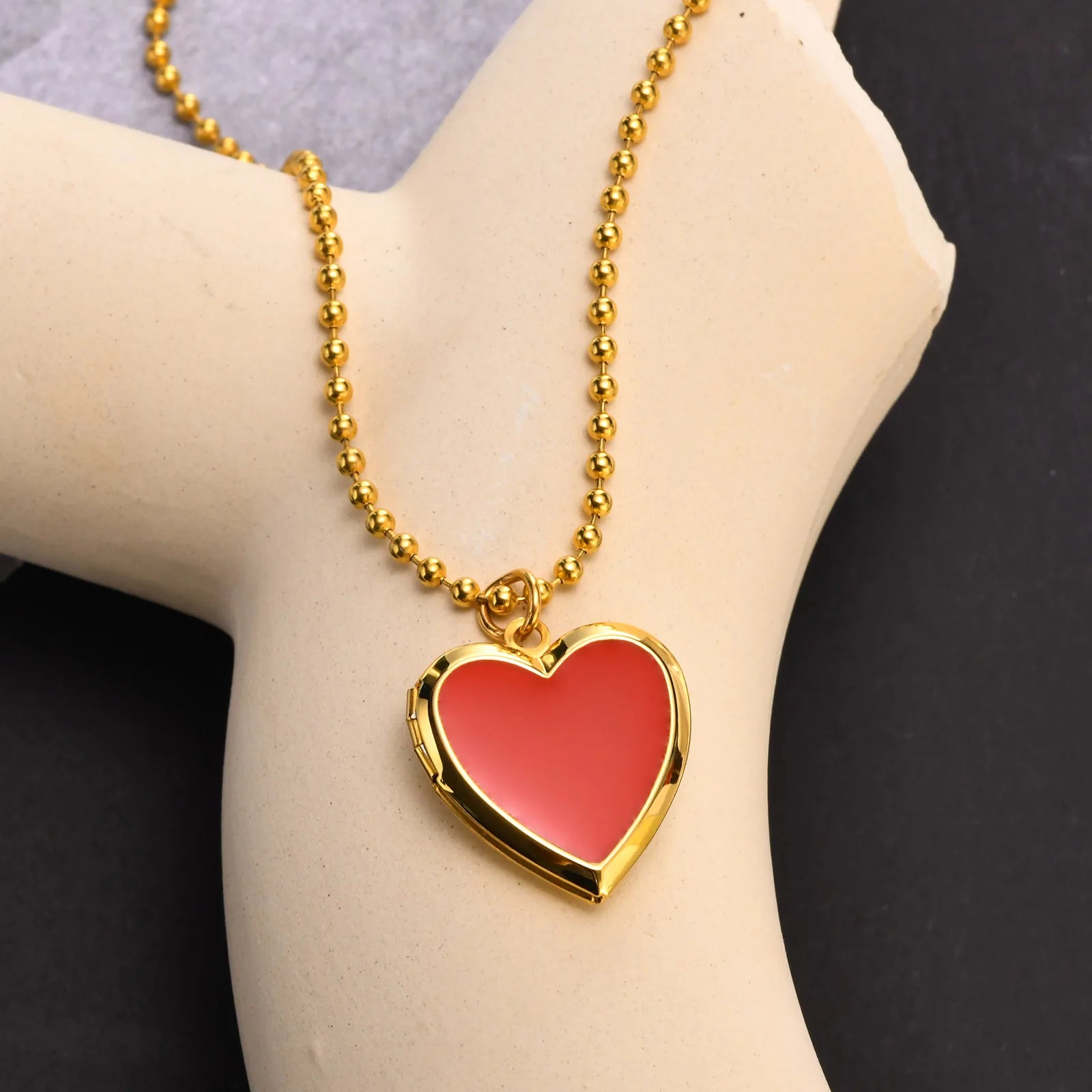 red-heart-necklace-y2k