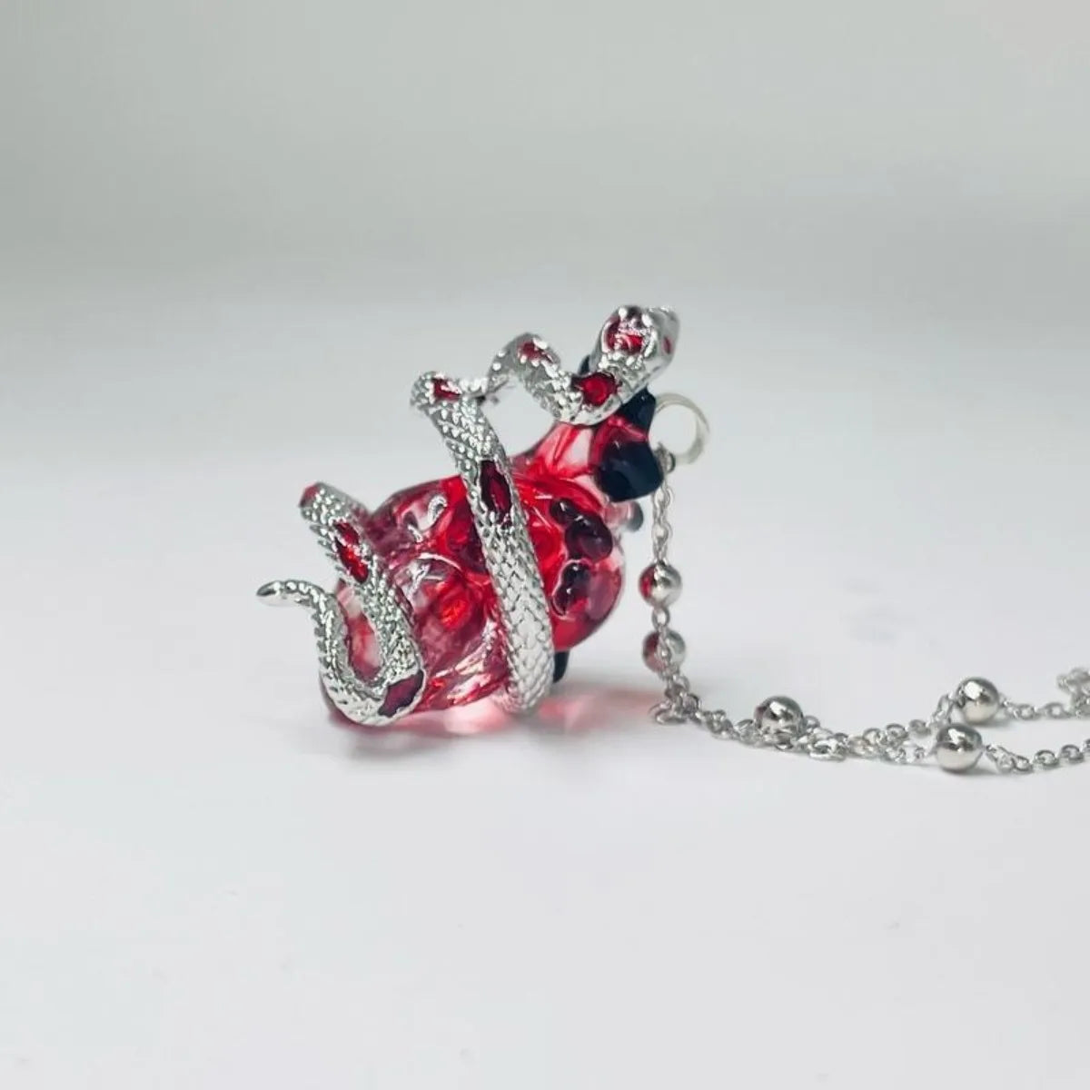 menschliches-herz-kette-anatomisch