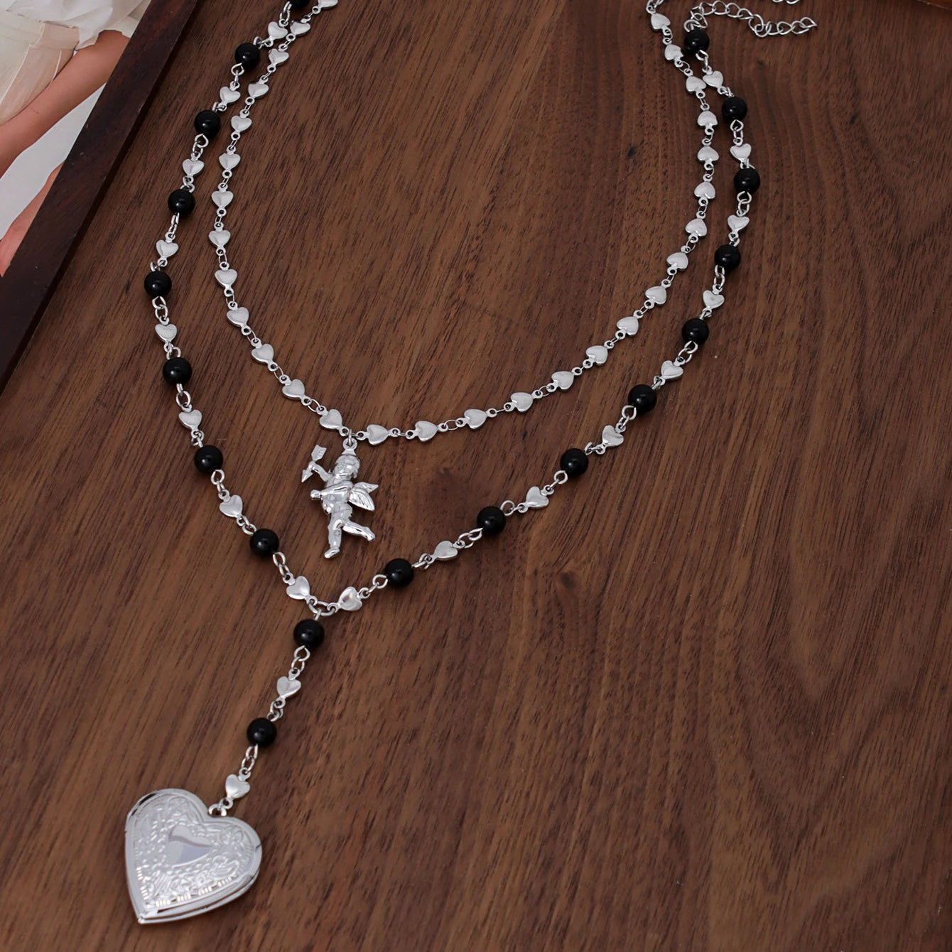 heart-locket-necklace-with-2-pictures-inside