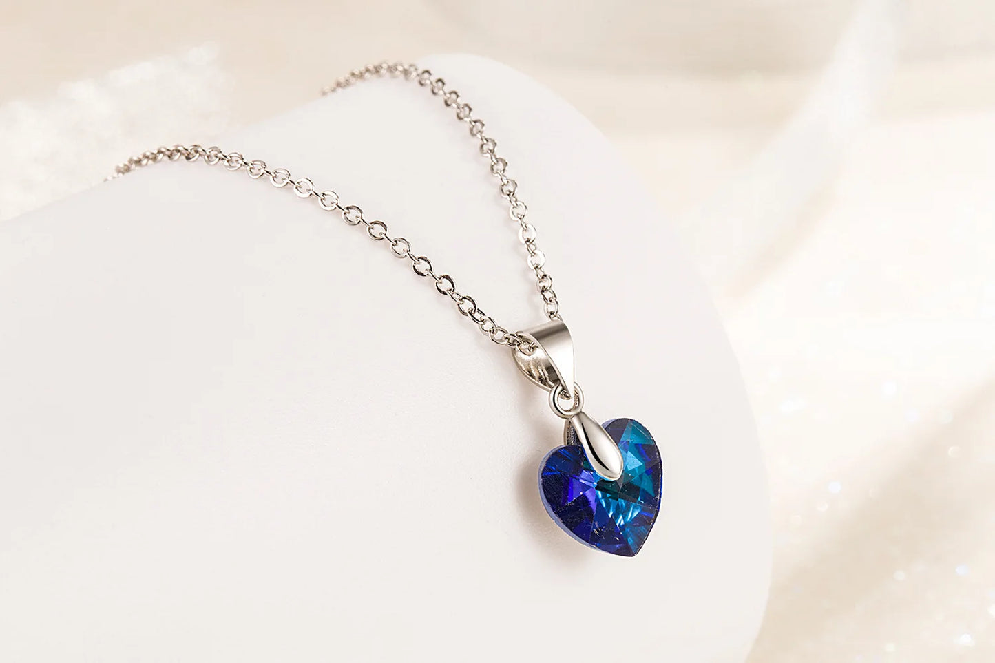 Blaue Saphire Herz Anhänger Weißgold