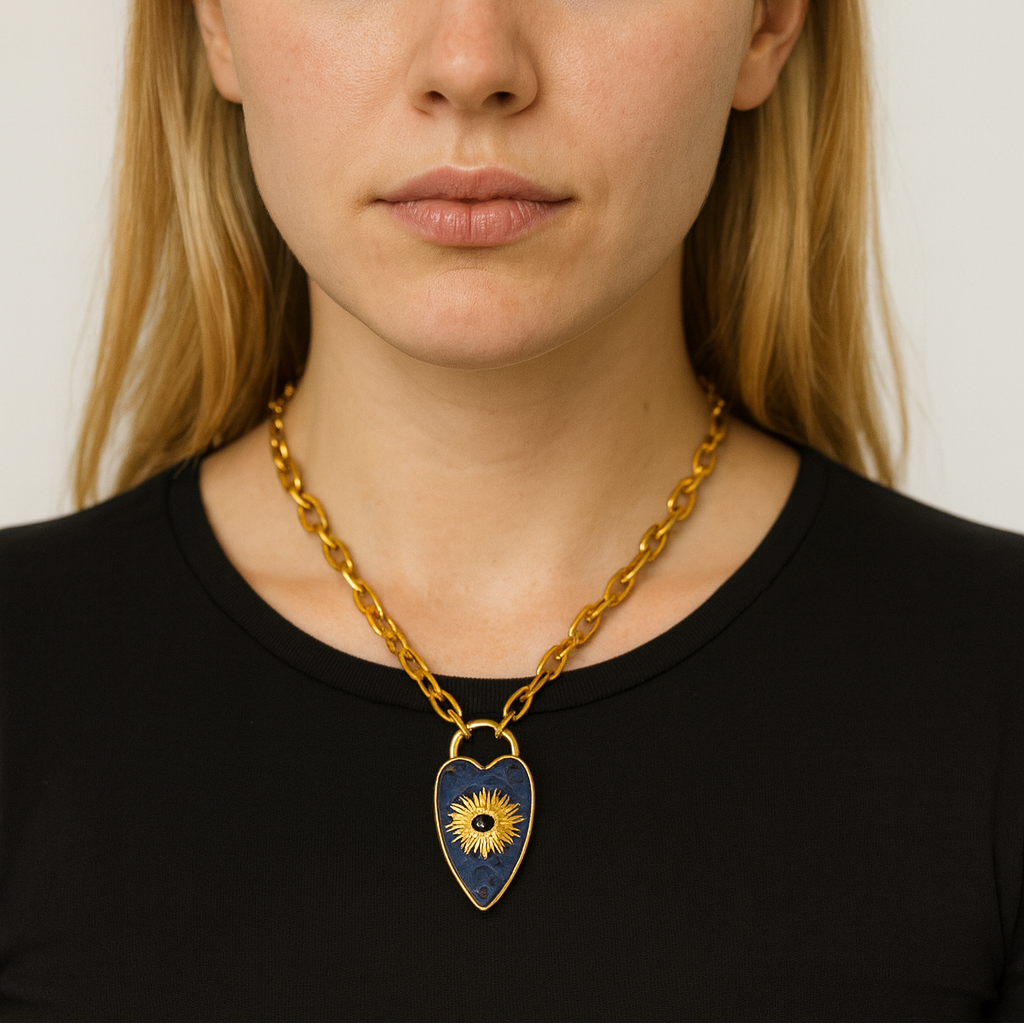 herzanhanger-aus-geschliffenem-stein-in-lila